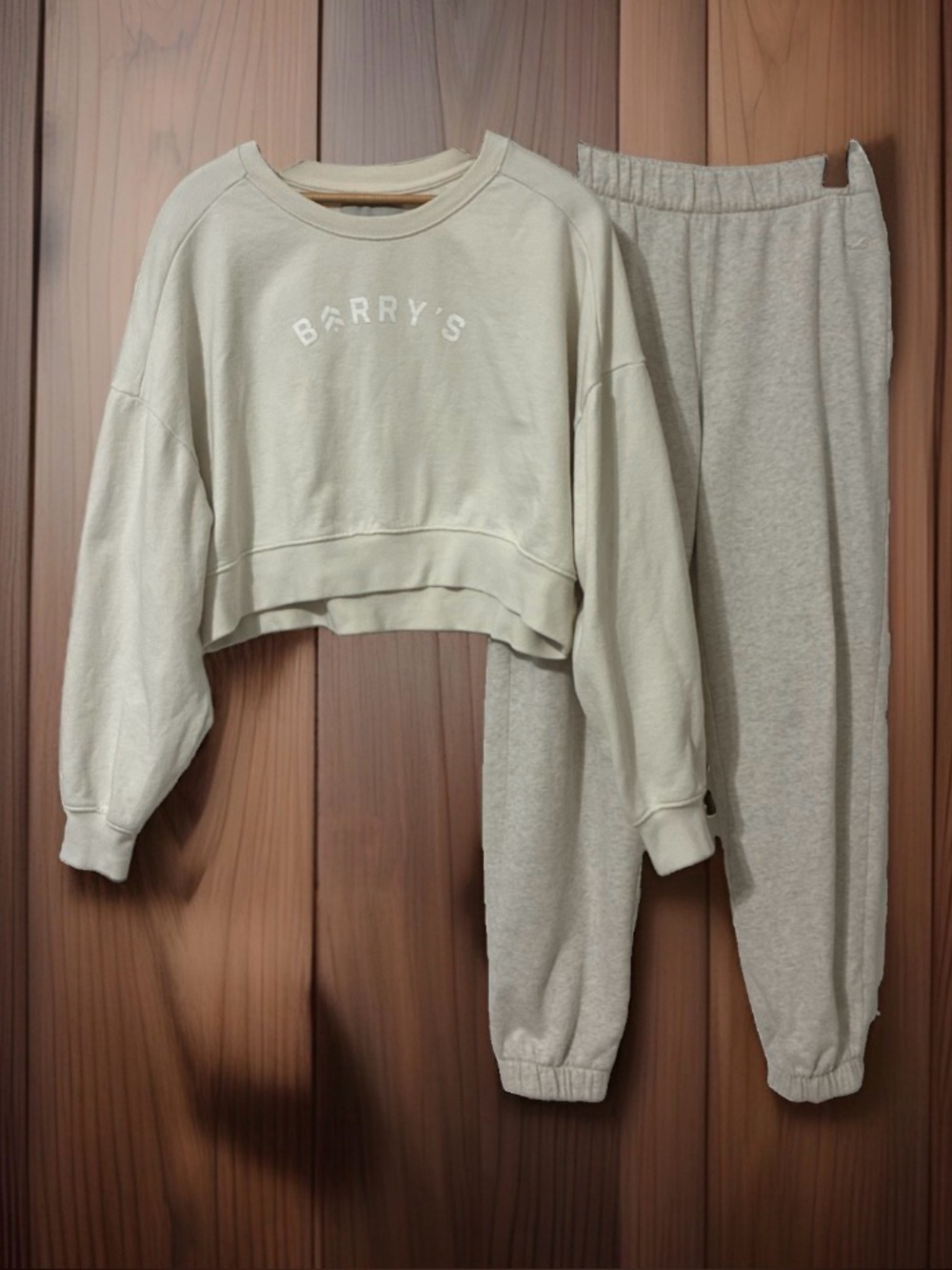 Cozy Casual Loungewear Set Barry's sweatshirt Hollister sweatpants light beige S